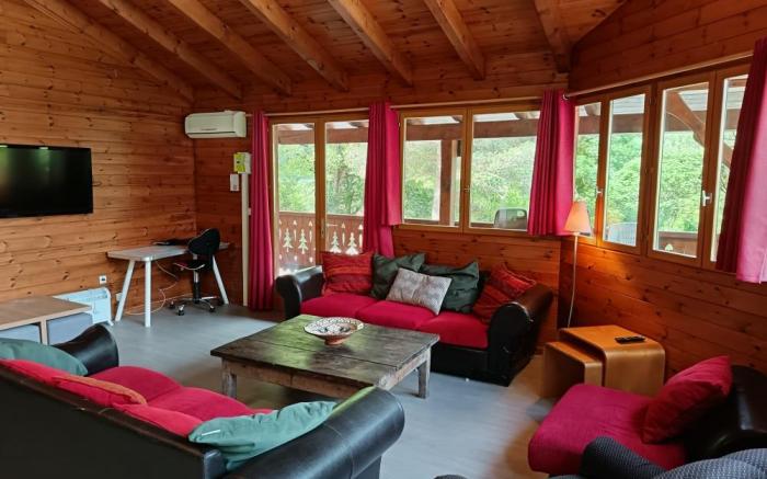 Spacious chalet, sleeps 15