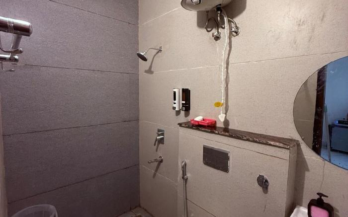 Your Happy Home | Cosy 2 BHK with Ganga View