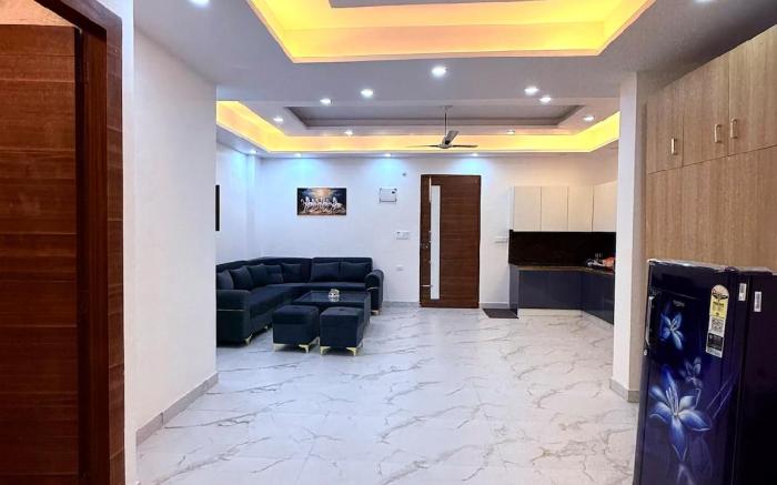 Your Happy Home | Cosy 2 BHK with Ganga View