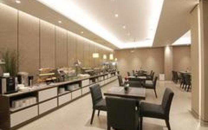 Home Inn Plus Wuhan Hanzheng Street