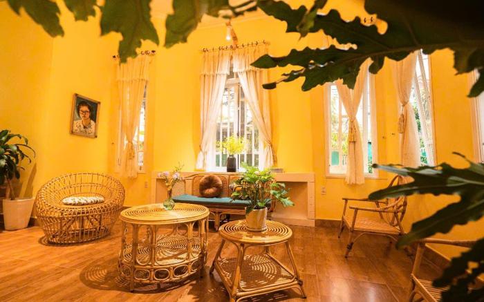 Villa Nhà có hai cây Tùng