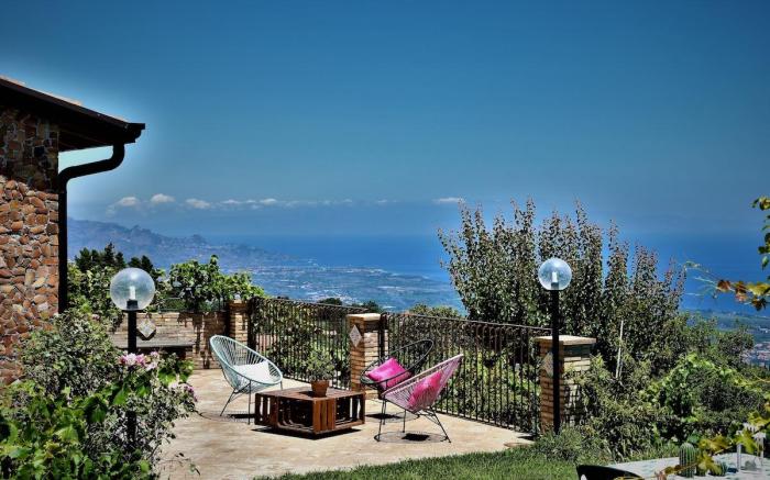 Casa Greli, typical Sicilian house with a view