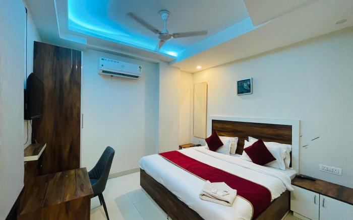Embrace luxury Hotel & Banquet
