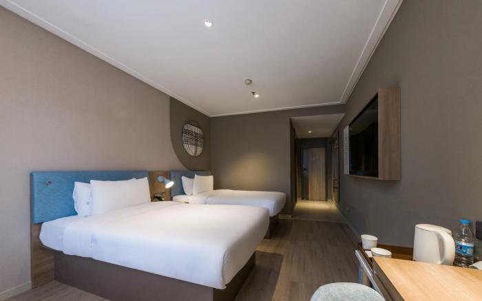 Home Inn Neo Jinan Daming Lake Railway Station Chaoran Tower