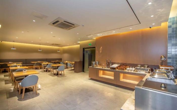 Home Inn Neo Yangzhou Jiangdu High-speed Railway East Station Golden Eagle Shopping Center Longcheng