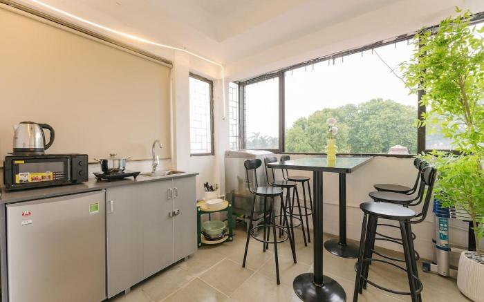 Cozy & Airy 2 Bedrooms 1WC Balcony Hoan Kiem Lake