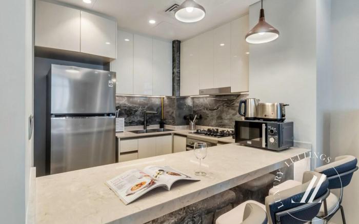 Bright and Airy 2BDR Apartment with Stunning Views