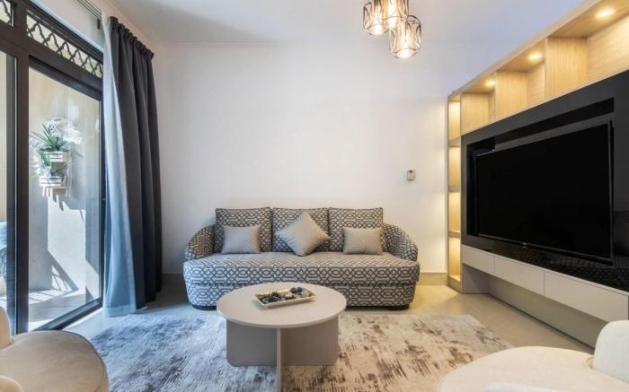 Modern 1BDR with Balcony in the Heart of Downtown