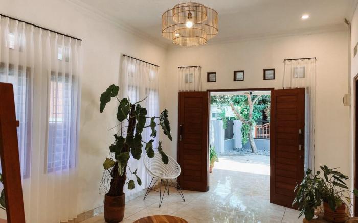 Spacious 6 Bedroom House Near Keraton Kamudi Jogja