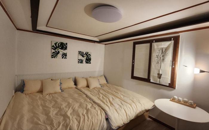 4. Hongdae, Myeongdong, Gangnam/Breakfast provided