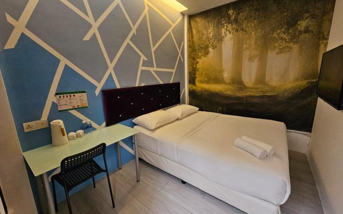 V Garden Hotel 2Pax QueenSuite MRT 01
