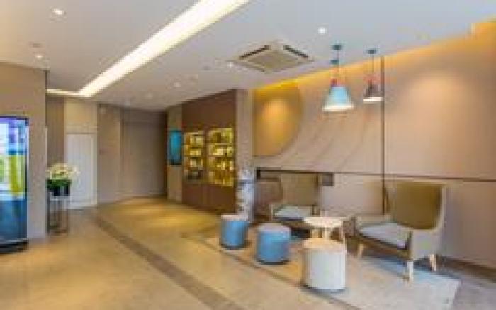 Home Inn Neo Linyi University Bus Station