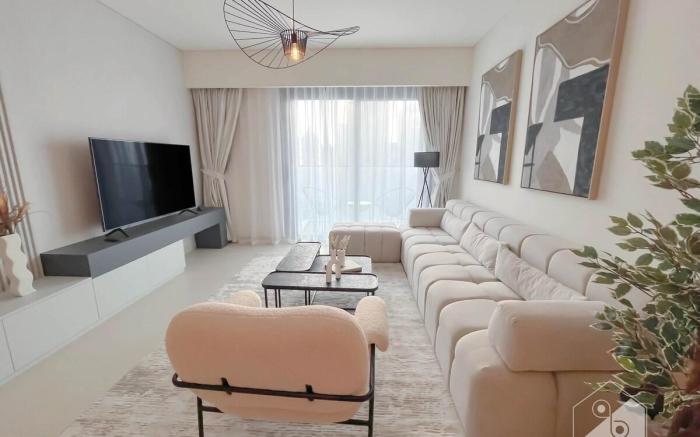 Burj Crown Luxury 2-Bedroom with Balcony & View