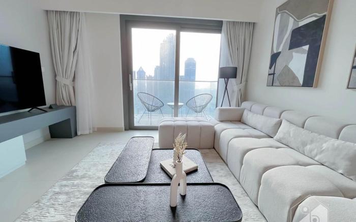 Burj Crown Luxury 2-Bedroom with Balcony & View