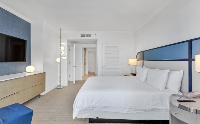 Newly Renovated - Fontainebleau Tresor 1 Bedroom