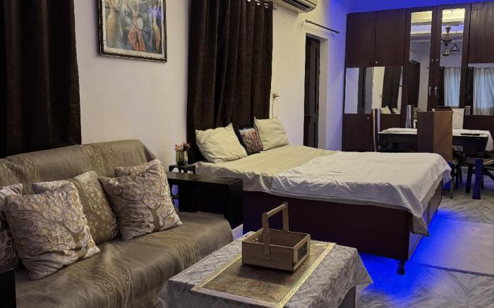 Sundeck-open view balcony stay in Delhi