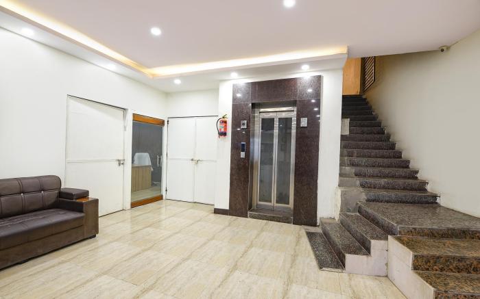 FabHotel Lazeeno