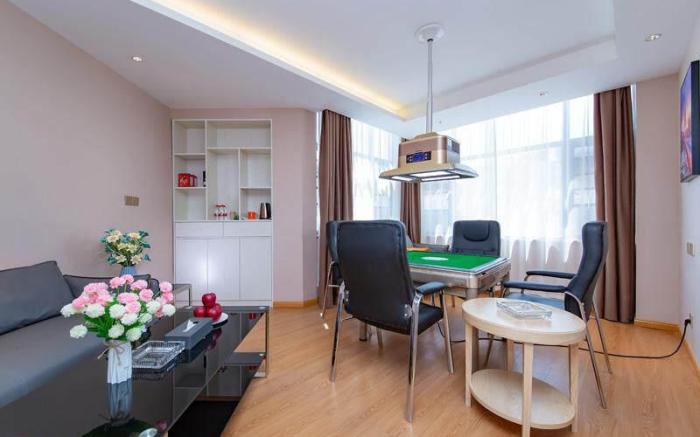 Vienna Hotel Yingshan Bisheng Avenue Hot Spring Town