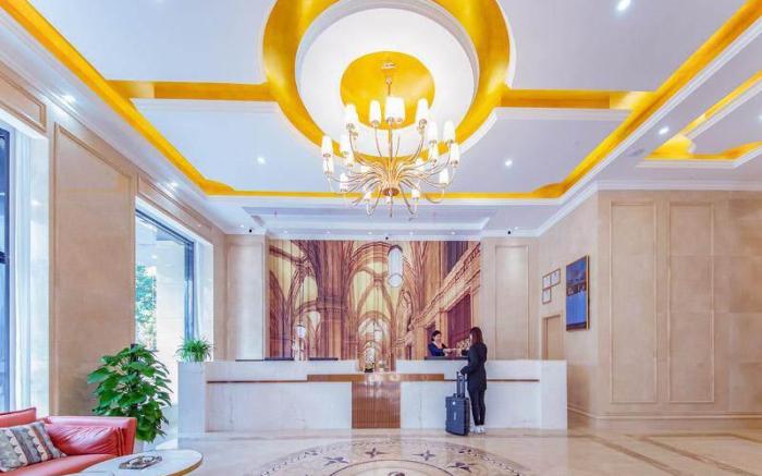 Vienna Hotel Wuhan Fenghuang Road Metro Station