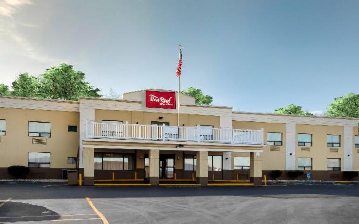 Red Roof Inn & Suites Newburgh – Stewart Airport/ West Point