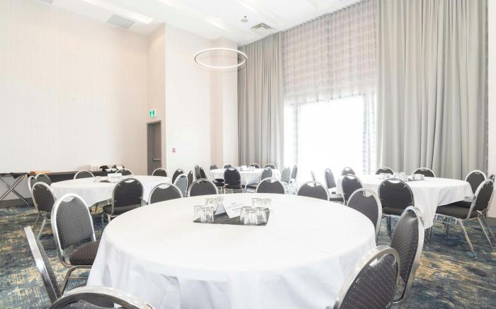 Sandman Signature Toronto Airport Hotel