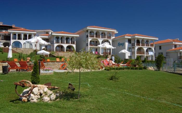 Breeze Apartment Complex