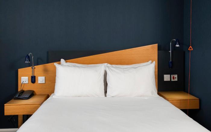 Holiday Inn Express Swansea East By IHG