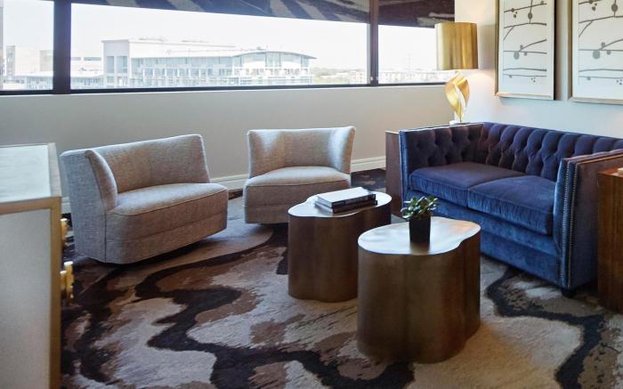 Highland Dallas Curio Collection By Hilton
