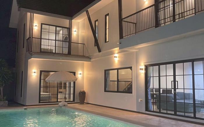 Level FIVE pool villa Pattaya