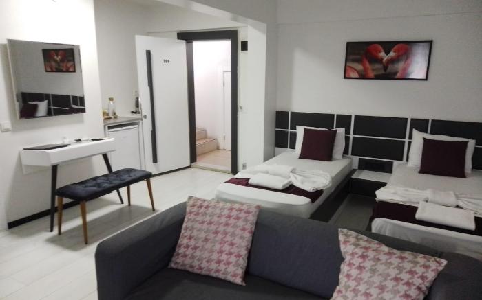 WB WEEKEND HOTEL AND SUITES