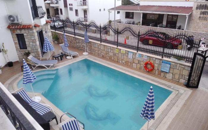 WB WEEKEND HOTEL AND SUITES