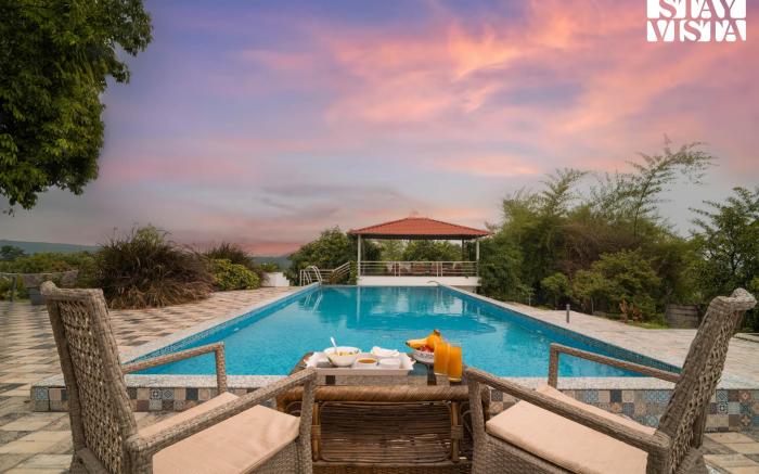 StayVista at Bayleaf Villa