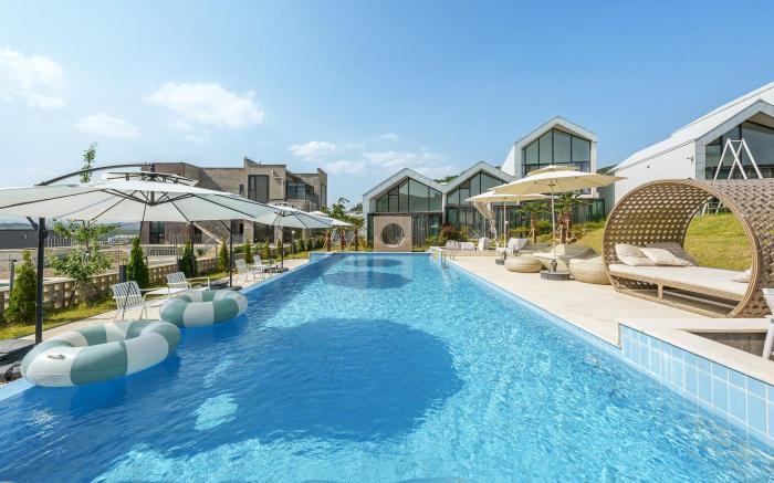 Gyeongju Rose Breeze pool villa Pension