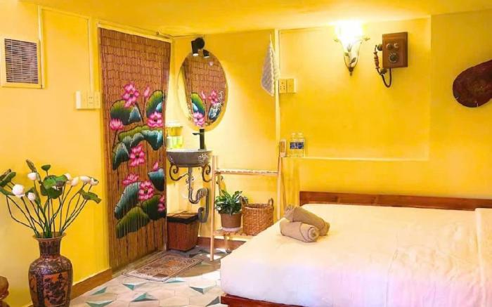 NEXT TO Ben Thanh Market | Vietnamese-style Duplex