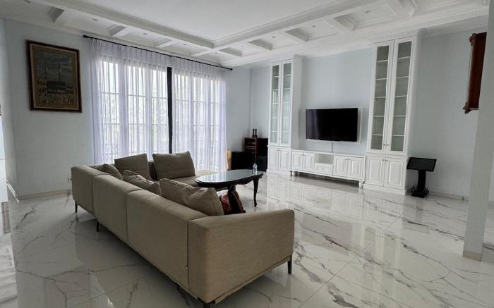 A Luxury Villa with City View