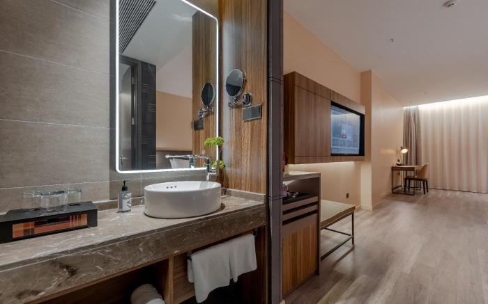 Home Inn Plus Wuhu Development Zone Bo'erka