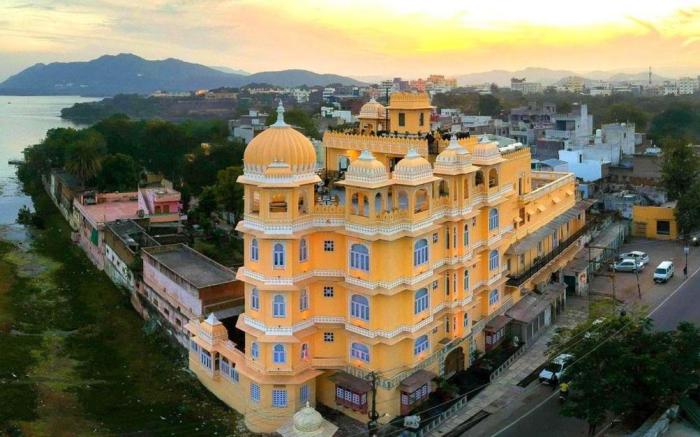 Bloom Boutique I Lake Pichola