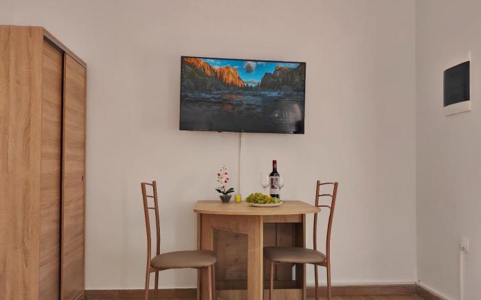 Helena Private Apartment near Airport