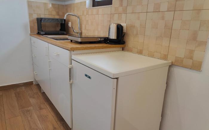 Helena Private Apartment near Airport