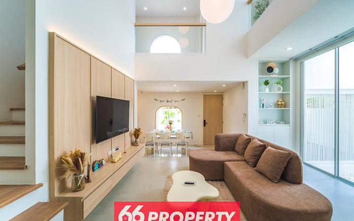 Modern 4 BR Home - Walk to Shopping/Supermarket