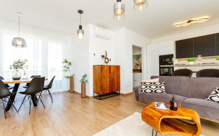 3BR Premium Skyline Penthouse w/ AC by NW