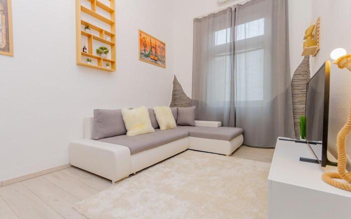 Metropolitan Nest with AC by NW