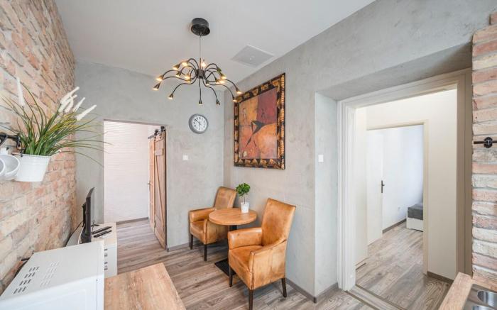 Central Design Apartment w A/C on Ring Road by NW