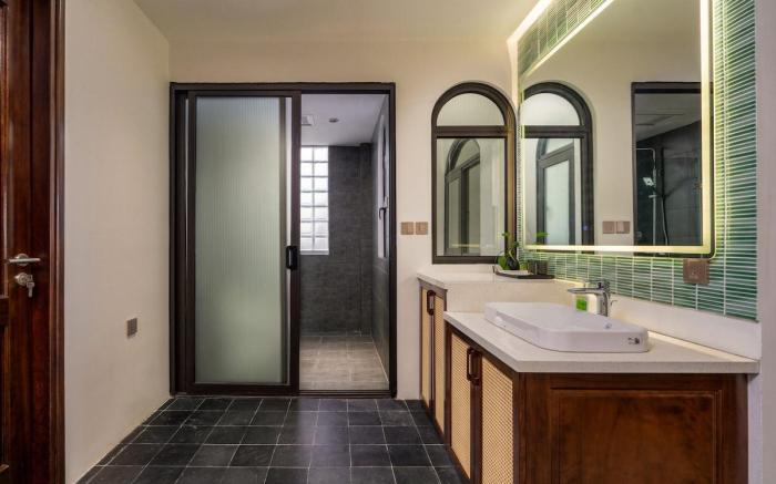 Lakeview 2BR/3BA by West Lake