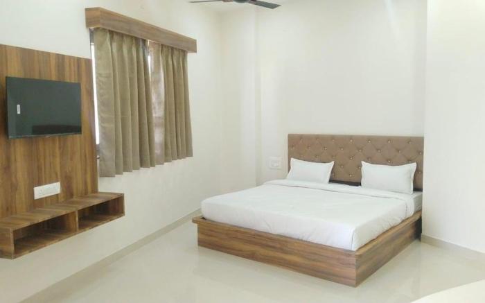 Avenaa Hotel With Rooftop Swimming Pool Udaipur