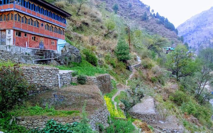 Tirthan Riverview Homestay