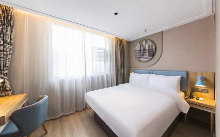 Home Inn Nanchang Bayi Square Dinggong Road South Metro Station