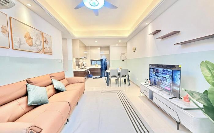 R&F Seaview Family Room by Xin An
