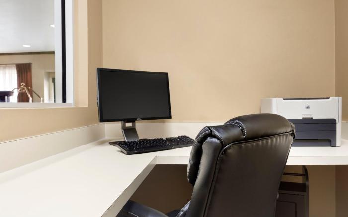 Sonesta Essential IAH Airport JFK Boulevard