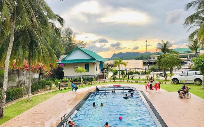 The Coco Grand Chalet Pakbara
